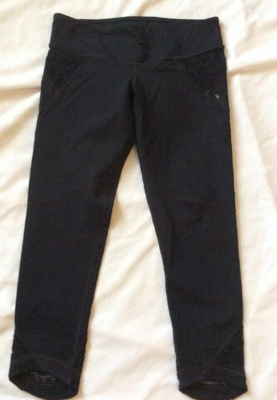 VINMIA Womens SMALL Black Capris With Black Lace